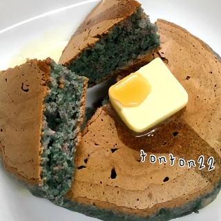 緑に変色する紫いも入りホットケーキ☆